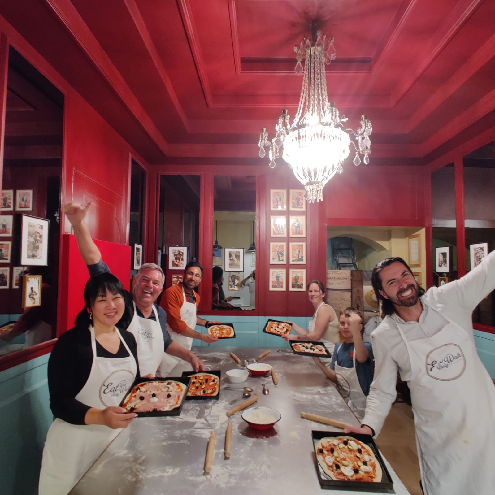 Pizza and tiramisu making class in Rome