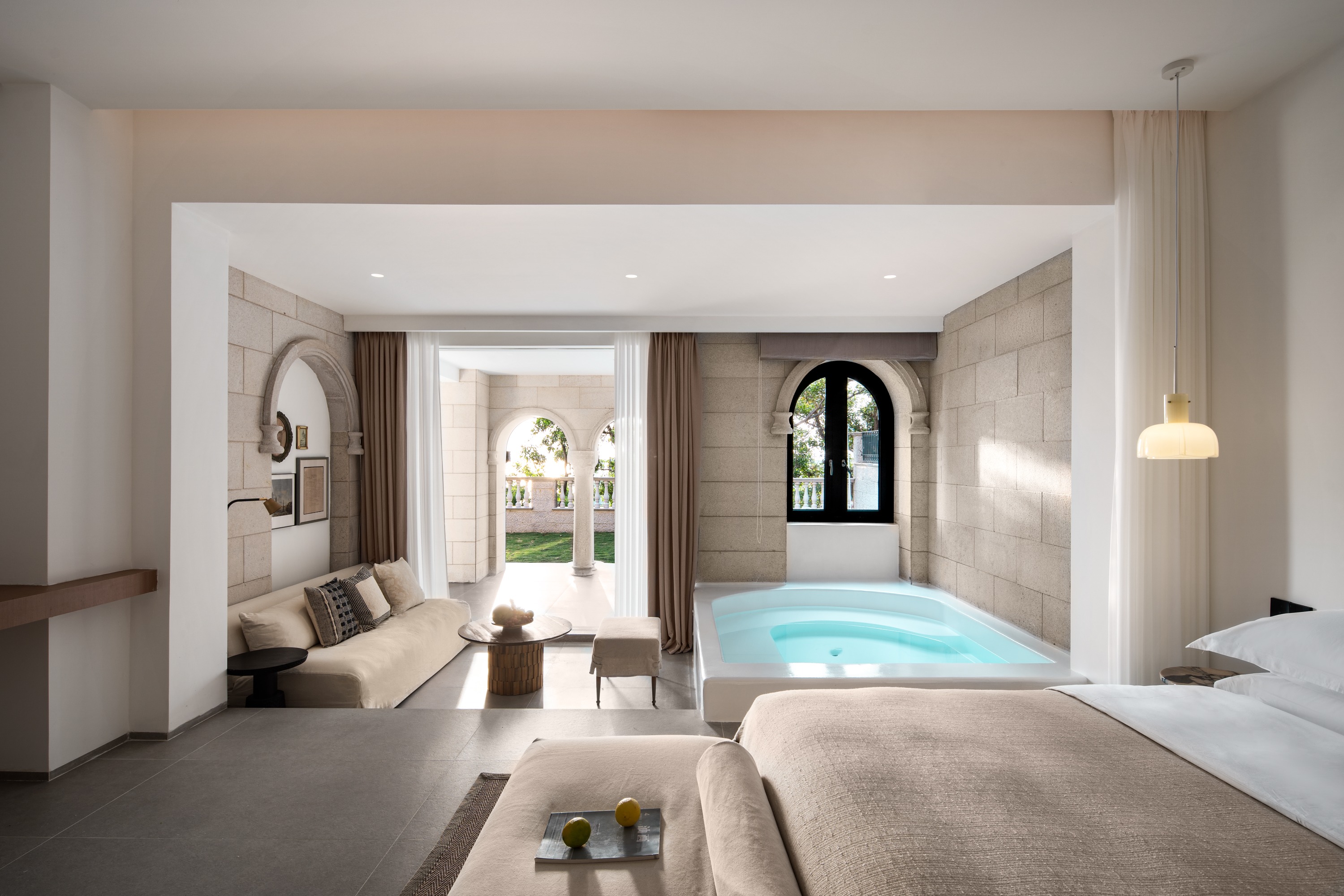 Twilight Pool Suite King Bed