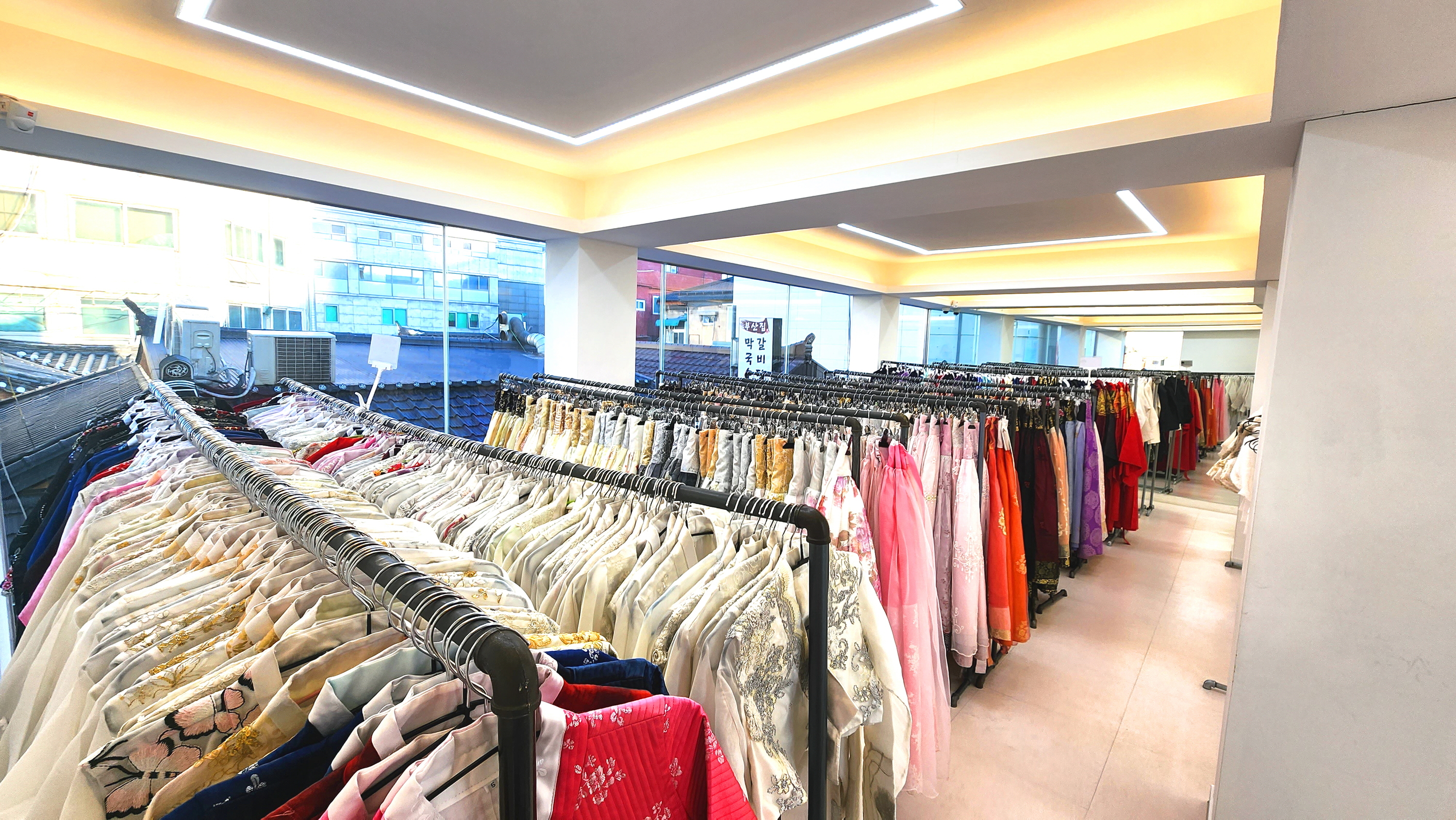 Over 1,000 Hanbok to choose from, in sizes ranging from baby to adult XXL.