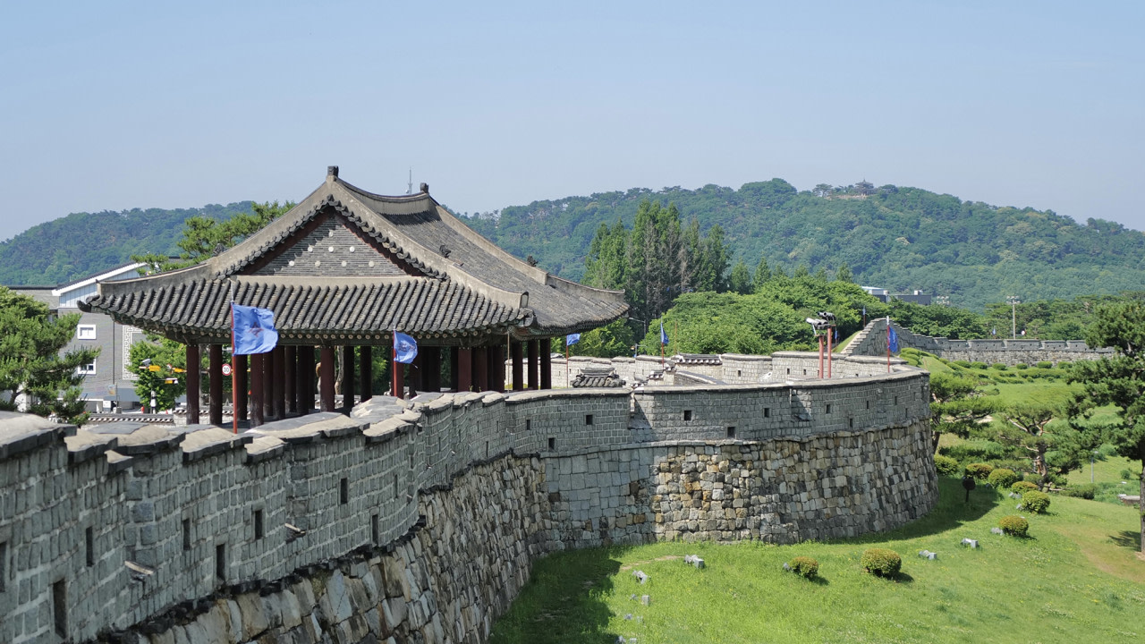 Suwon Hwaseong Fortress & Gwangmyeong Cave Full-Day UNESCO Tour from Seoul