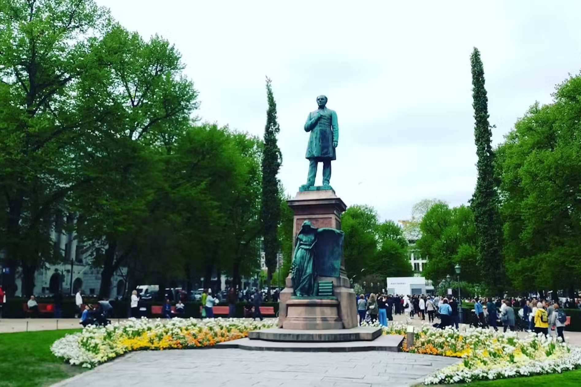 在一次旅行中於多個景點捕捉難忘的照片