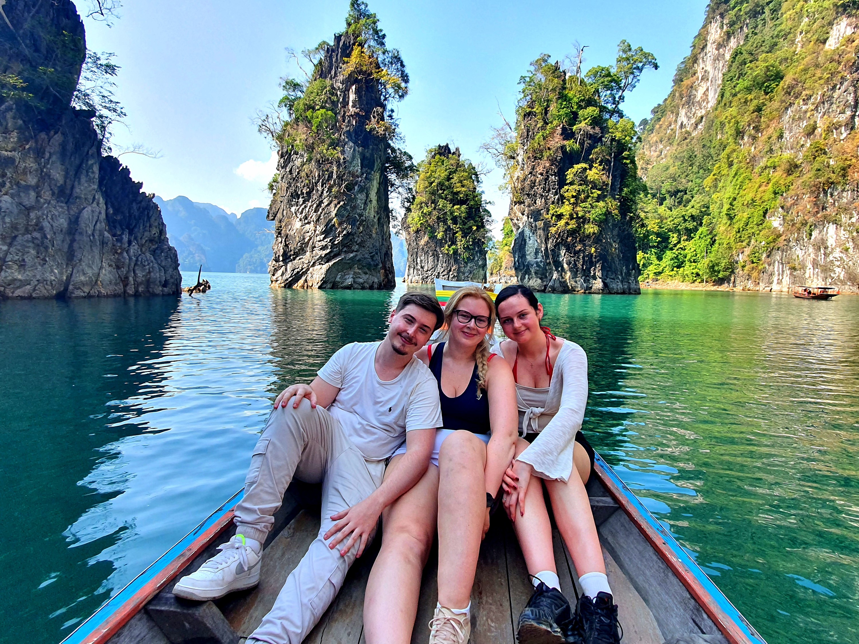 Cheow Lan Lake & Phutawan Rafthouse One-day Longtail Boat & All Inclusive Tour