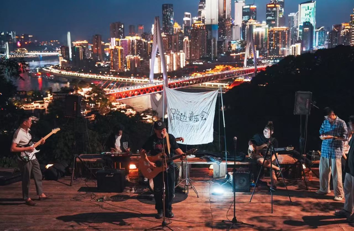 重慶向雲端茶攤（喝茶觀景勝地+精品小吃+可選圍爐煮茶+歌手駐唱+網紅打卡拍攝地）