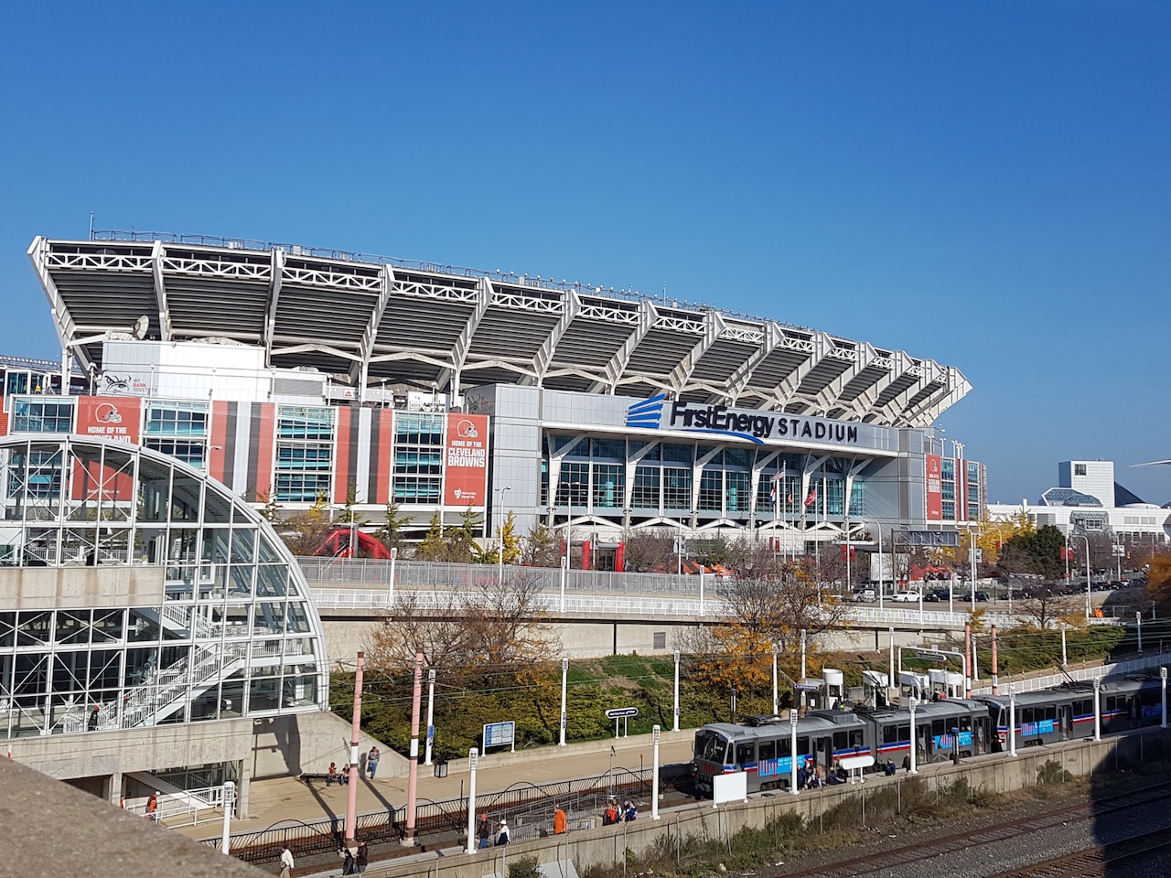 克利夫蘭布朗隊（Cleveland Browns）在克利夫蘭布朗體育場（Cleveland Browns Stadium）的橄欖球比賽