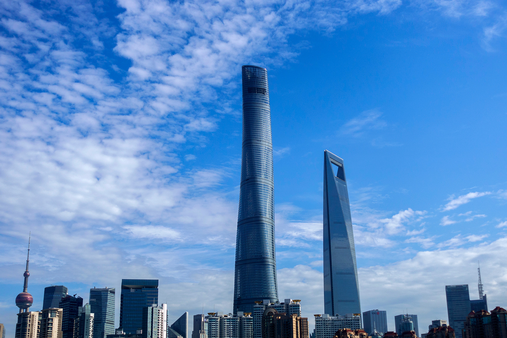 上海中心大廈:位於中國第一高樓之巔,360度環形觀景臺可俯瞰浦江兩岸全景。546米高空設有懸空透明走廊,雲霧天時如漫步雲端,夜晚璀璨城景盡收眼底。 上海中心大廈:位於中國第一高樓之巔,360度環形觀景臺可俯瞰浦江兩岸全景。546米高空設有懸空透明走廊,雲霧天時如漫步雲端,夜晚璀璨城景盡收眼底。