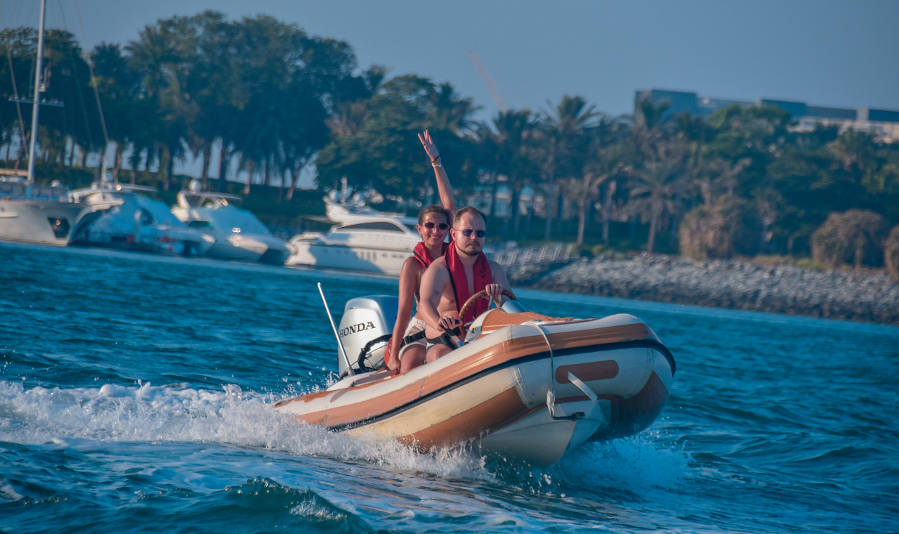 感受腎上腺素飆升的快感,在開闊水域上盡情享受速度與自由 感受腎上腺素飆升的快感,在開闊水域上盡情享受速度與自由