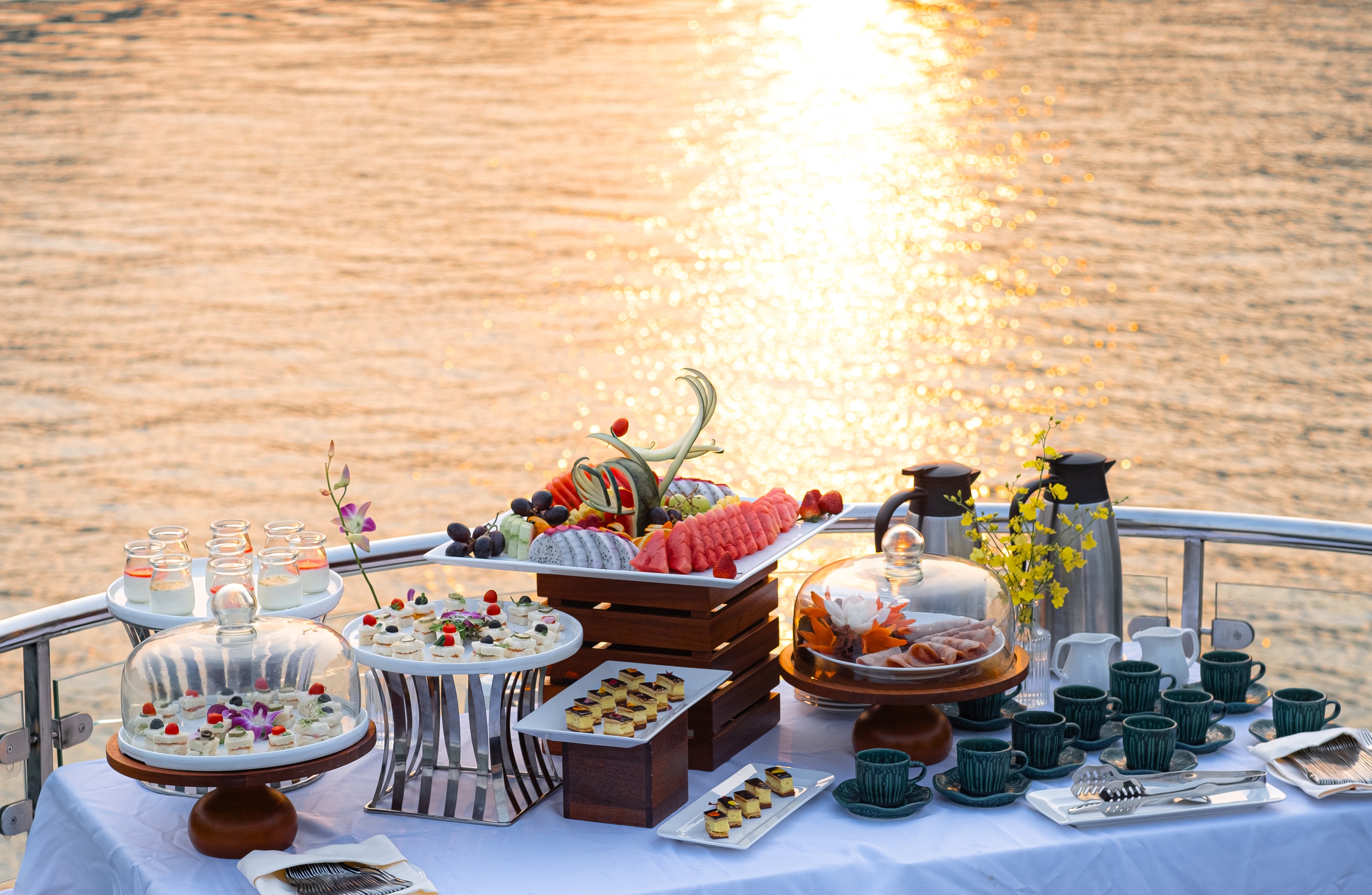 Symphony Day Cruise: Ha Long Bay, Sung Sot, Ti Top