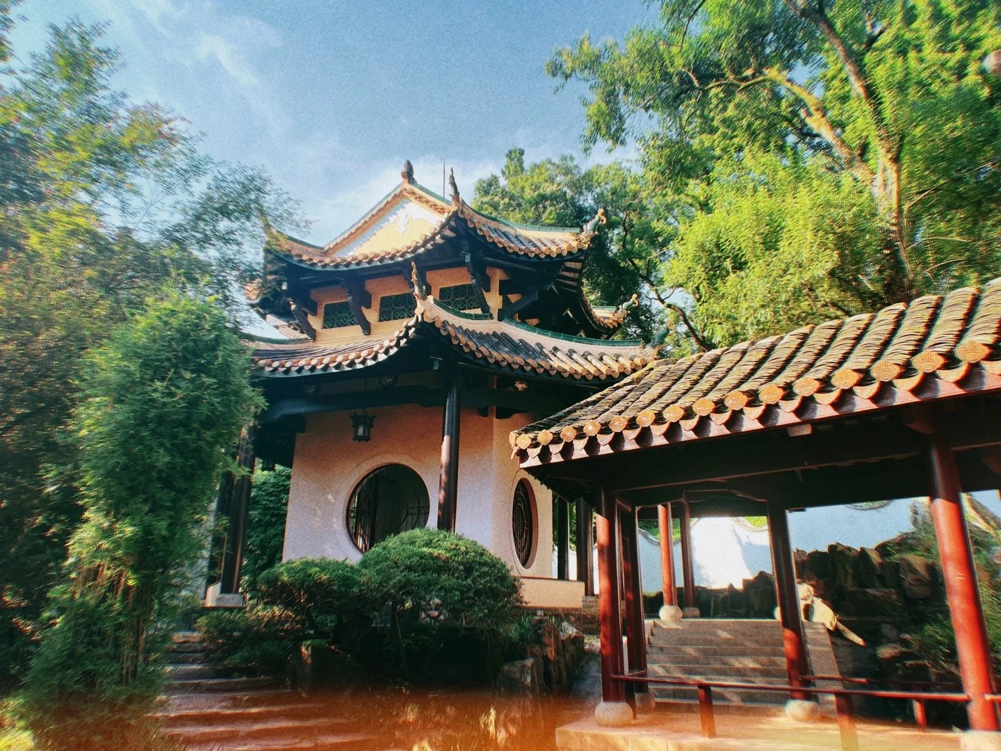 千年嶽麓書院，藏於山林間，書香悠悠，攬盡湖湘文化風華