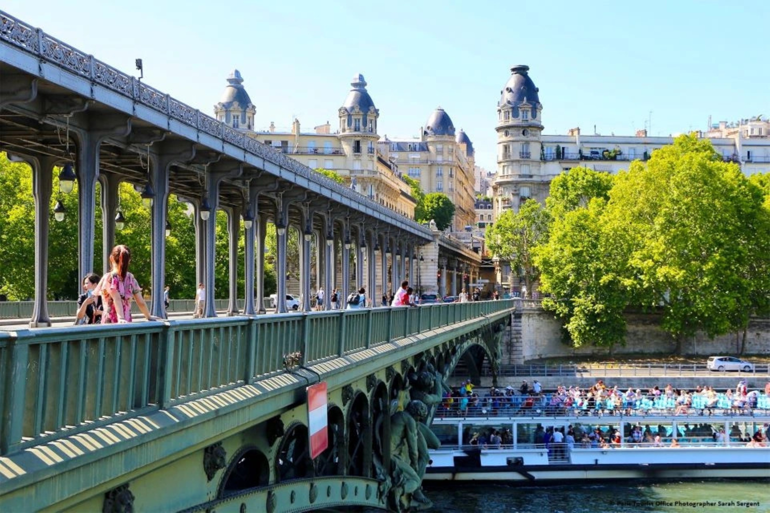 Paris Seine River Cruise Tour with Crepe Tasting near Eiffel Tower 