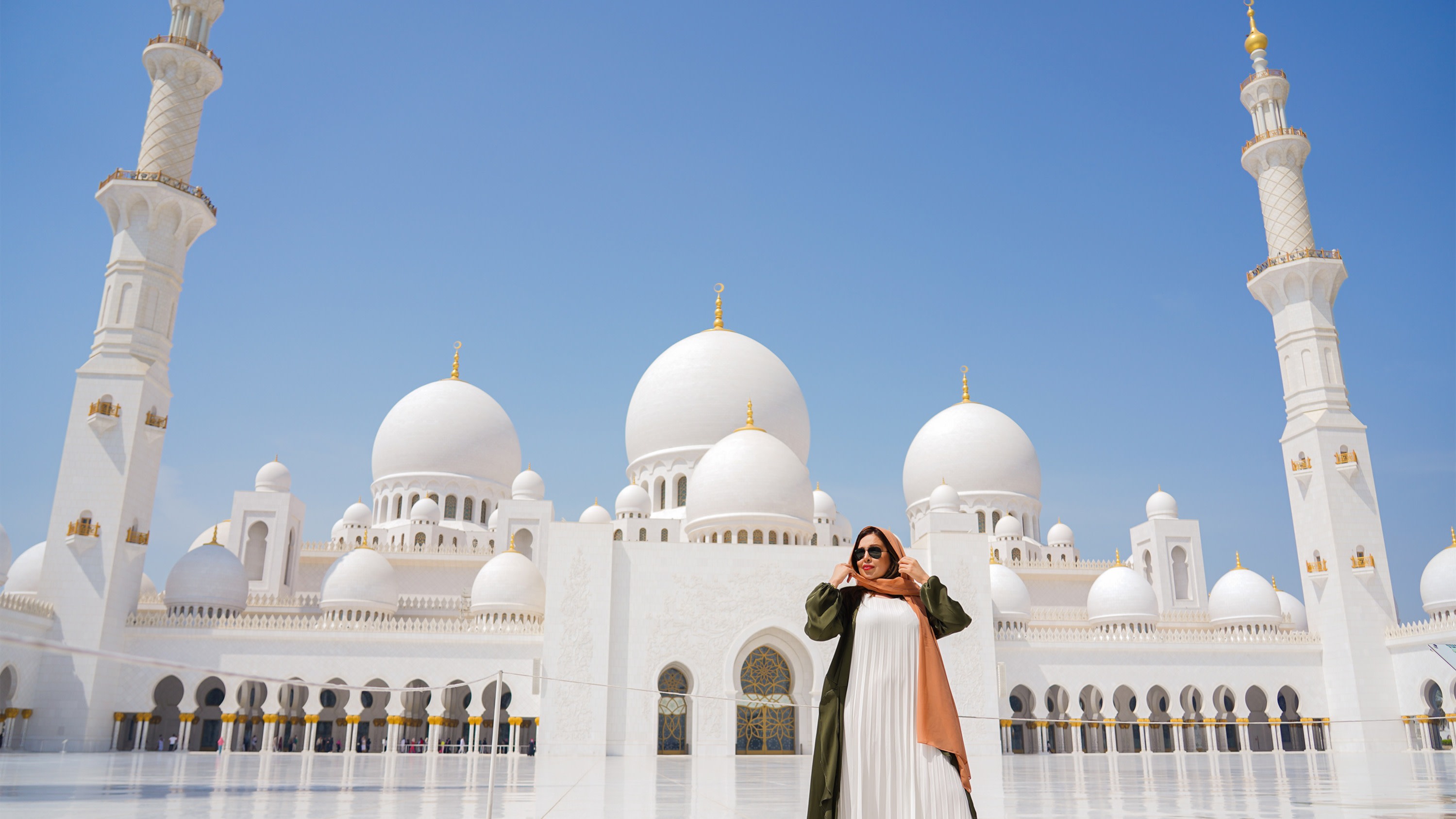 Dubai Sheikh Zayed Grand Mosque & Qasr Al Watan Day Tour