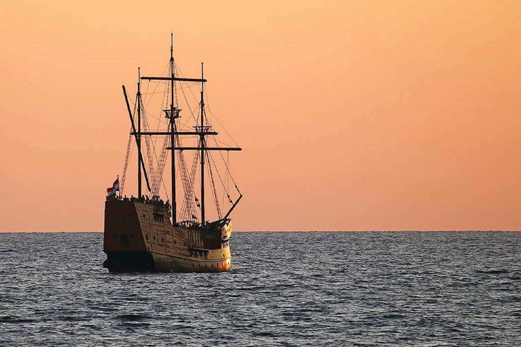 克拉克帆船日落航行體驗