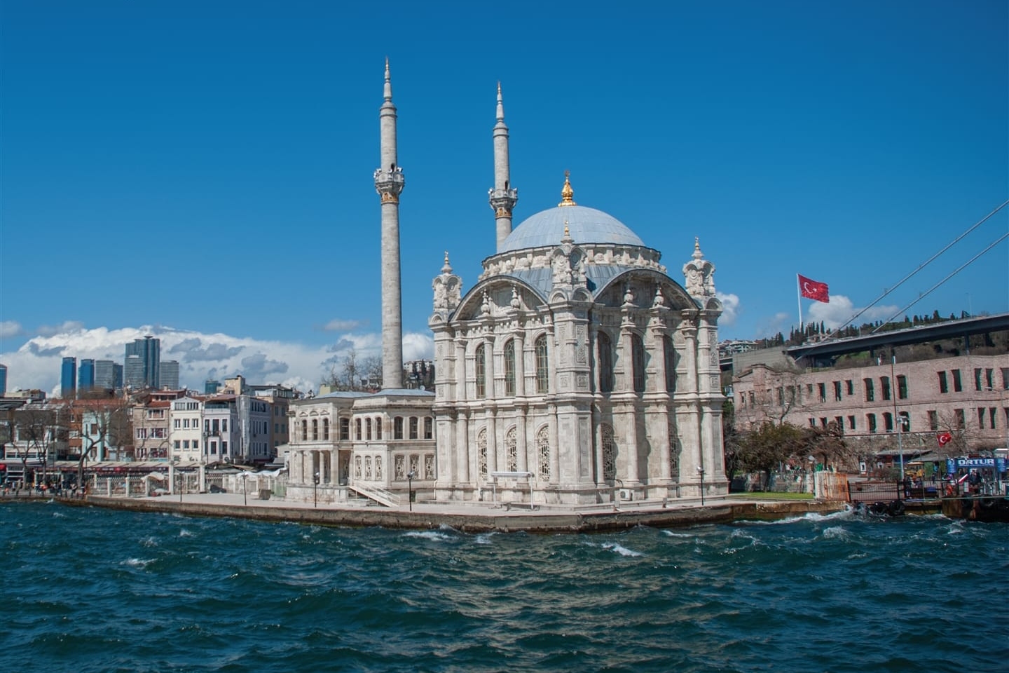 博斯普魯斯海峽日落巡遊（Bosphorus Sunset cruise），提供可選飲料和小吃