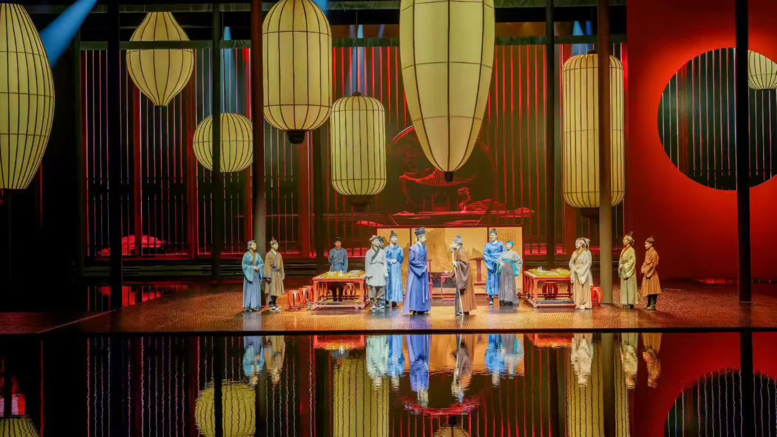 將傳統戲曲的唱腔、身段與武夷山 “雙世遺” 的奇幻意境融合，營造出 “人在畫中游” 的唯美場景，盡顯傳統藝術的韻味