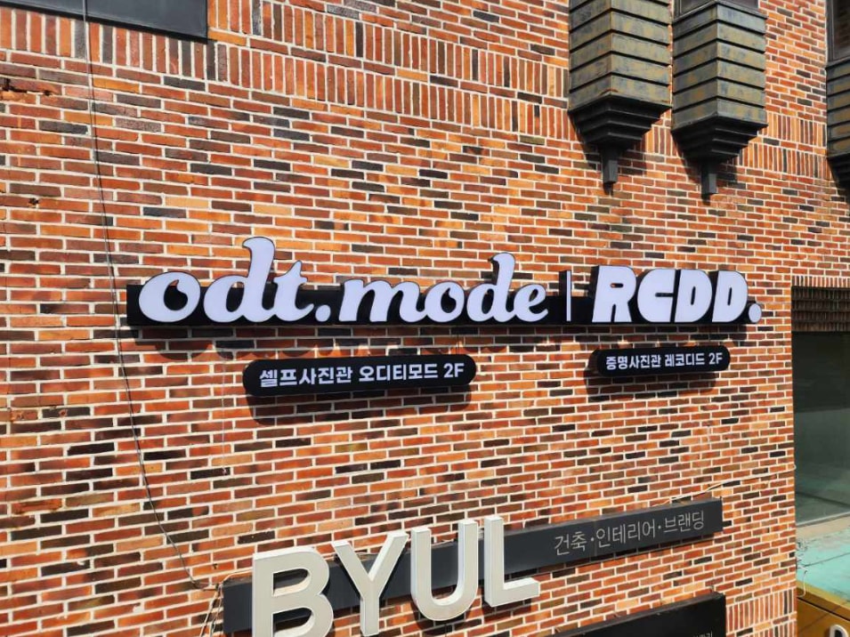 2F, Injae Art Buildling, 17 Jebong-ro 110beon-gil, Dong-gu, Gwangju /
Tel. +82 10-5758-4105