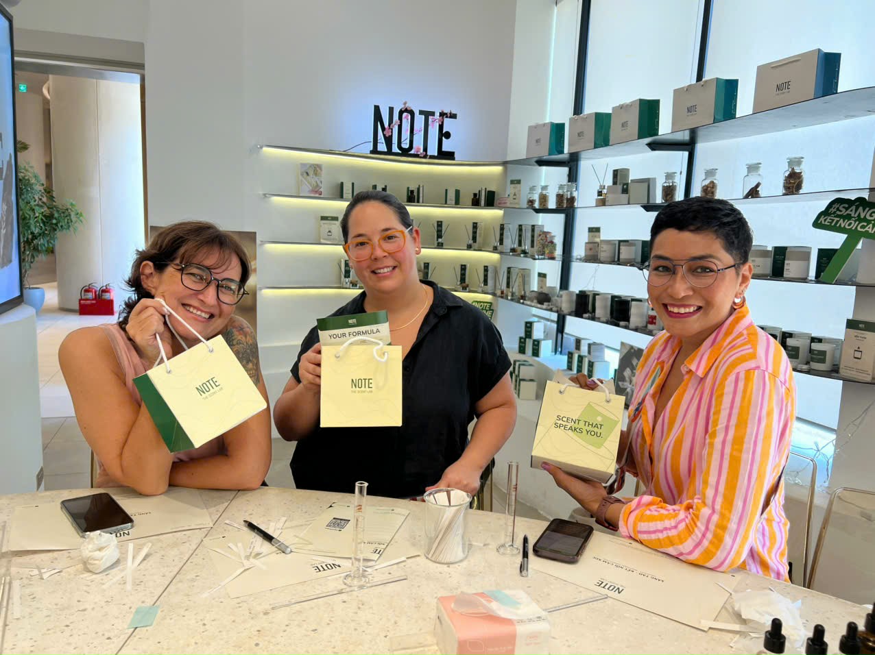 NOTE - The Scent Lab在河內舉辦的香水和蠟燭製作工坊