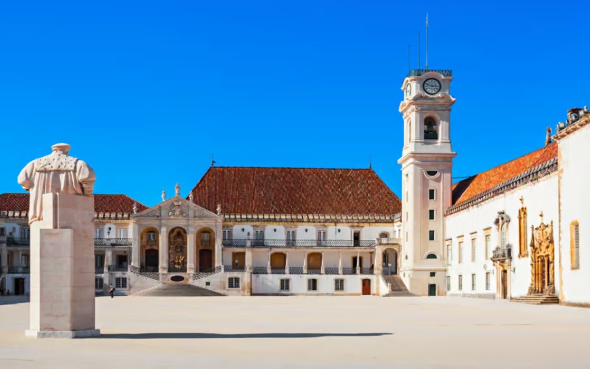 Aveiro & Coimbra Full-Day Historical Tour in Lisbon