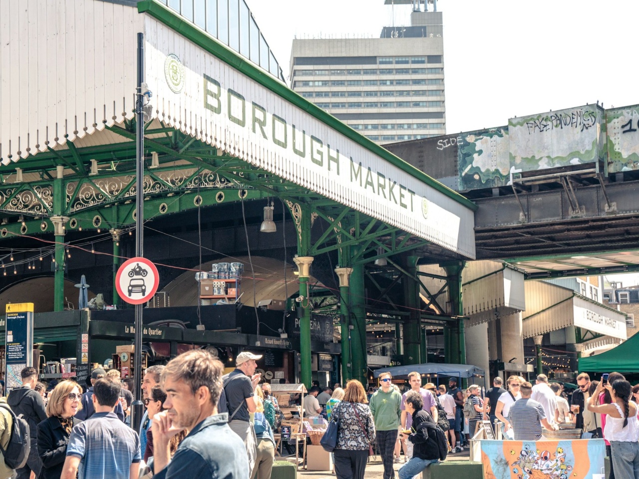 London Big City Half-day Walking Tour & Borough Market Visit