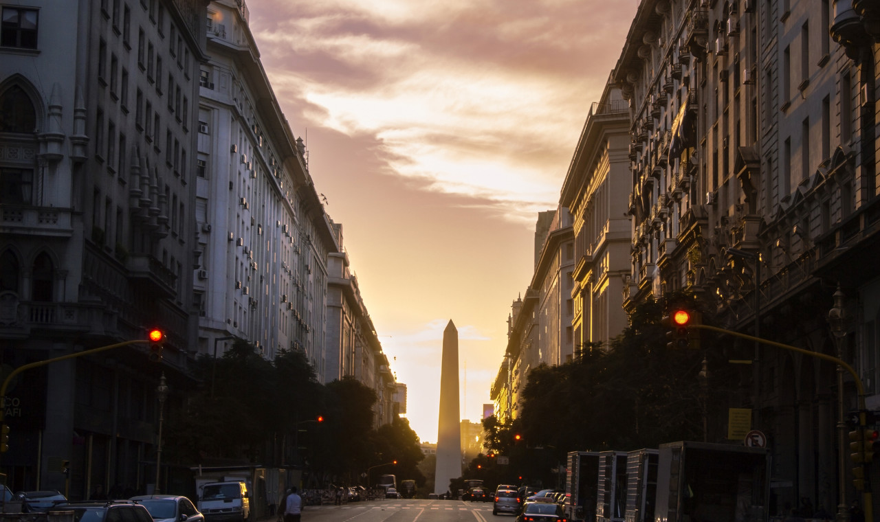 七月九日大道是世界上最寬的林蔭大道。