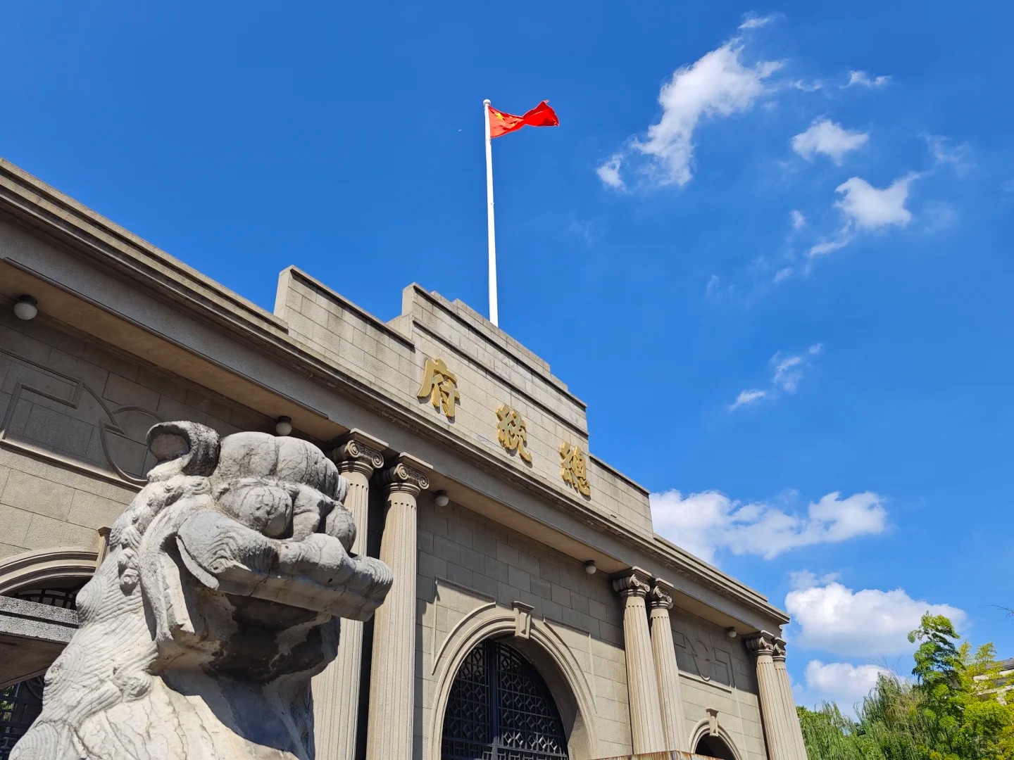 總統府,這座見證政權更迭、風雲變幻的歷史建築,靜靜佇立,向世人講述近現代的波瀾壯闊。 總統府,這座見證政權更迭、風雲變幻的歷史建築,靜靜佇立,向世人講述近現代的波瀾壯闊。