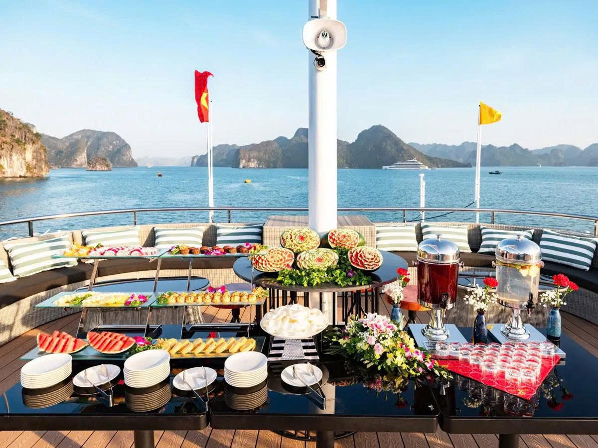 Sunlight Crystal Day Cruise: Ha Long Bay, Sung Sot, Ti Top