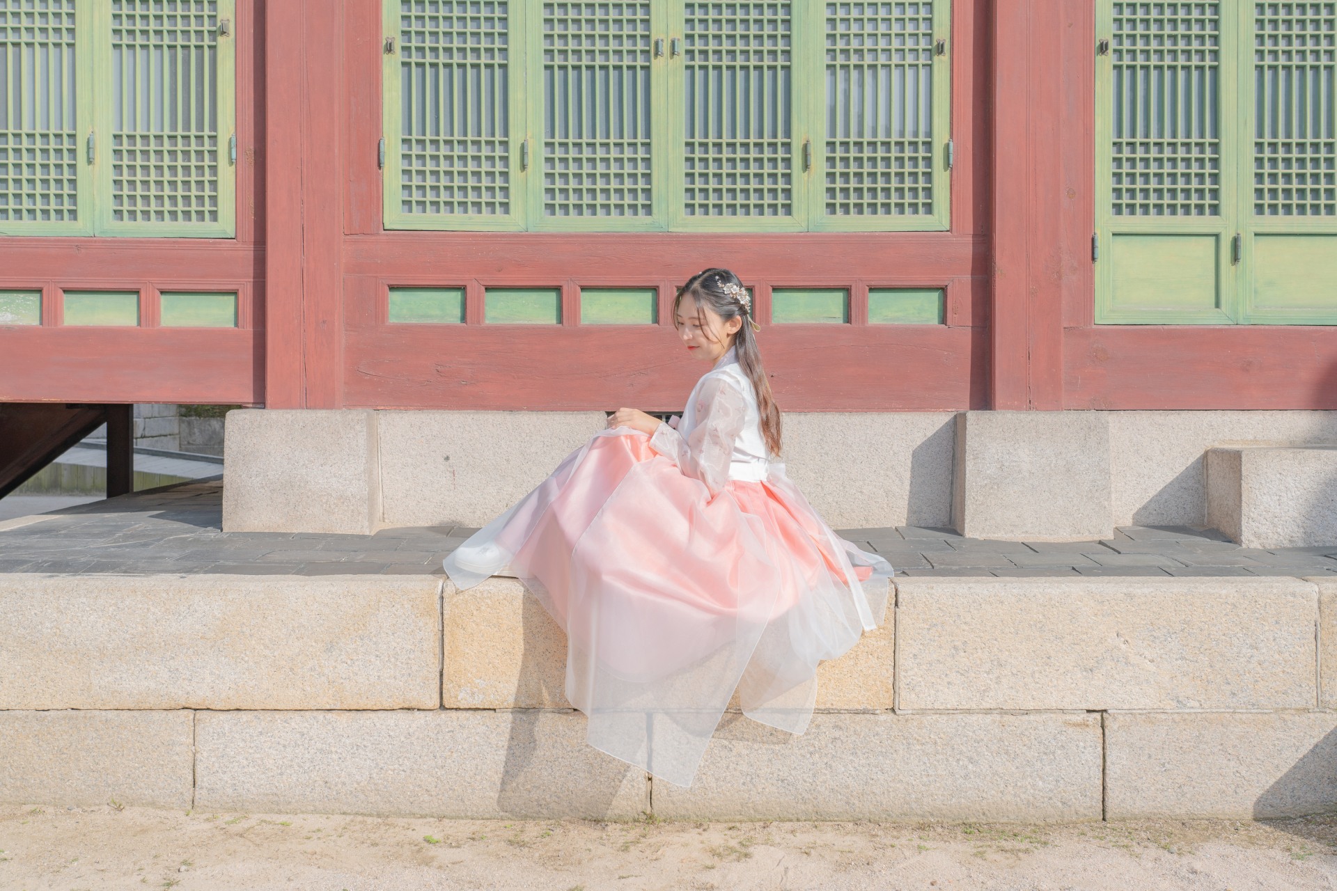 Gyeongbokgung Hanbok Snap: Cinematic Tone & Fast Delivery