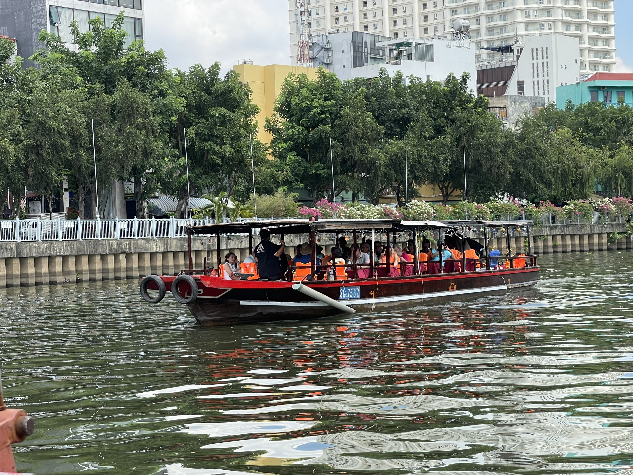 茹樂船屋體驗：胡志明市 (Saigon) 一瞥