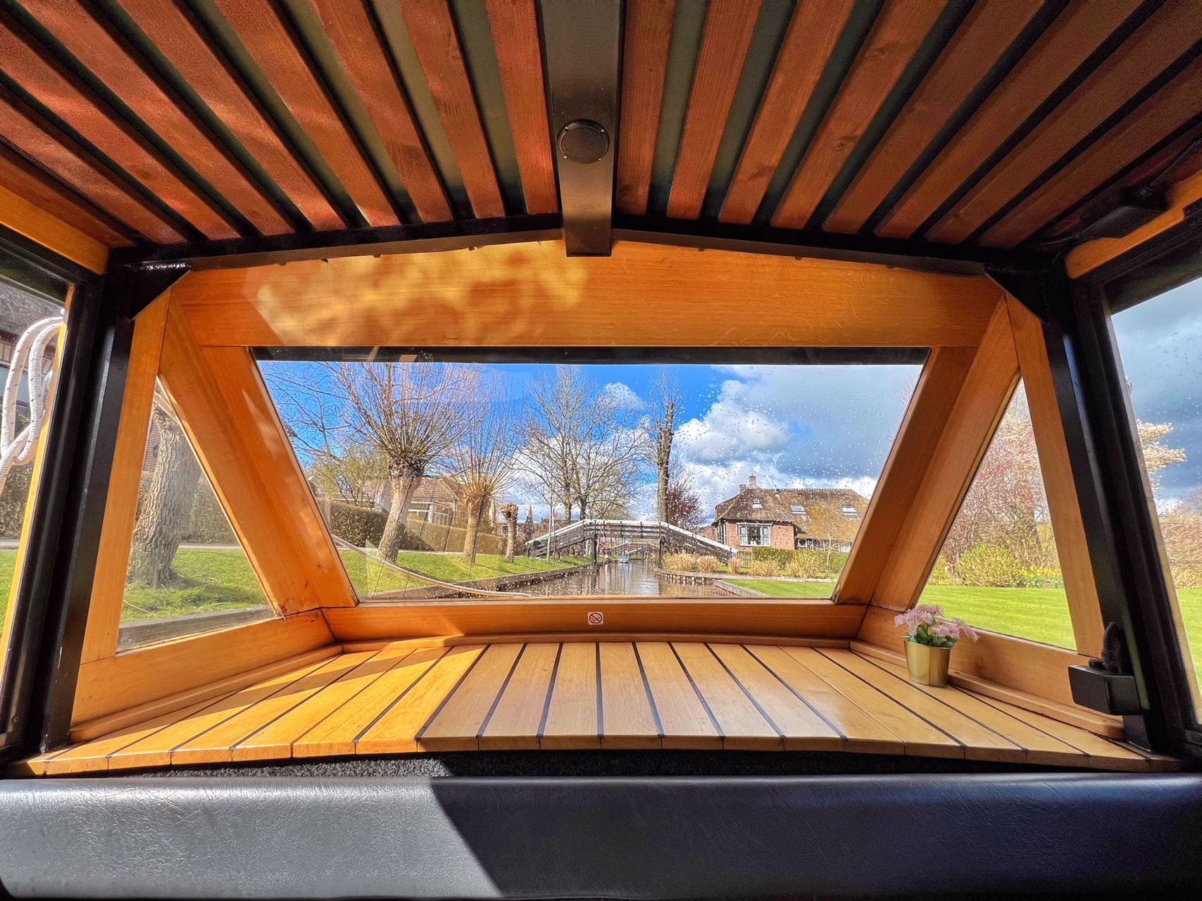 Zaanse Schans and Giethoorn Small-Group Tour with Hotel Pick Up