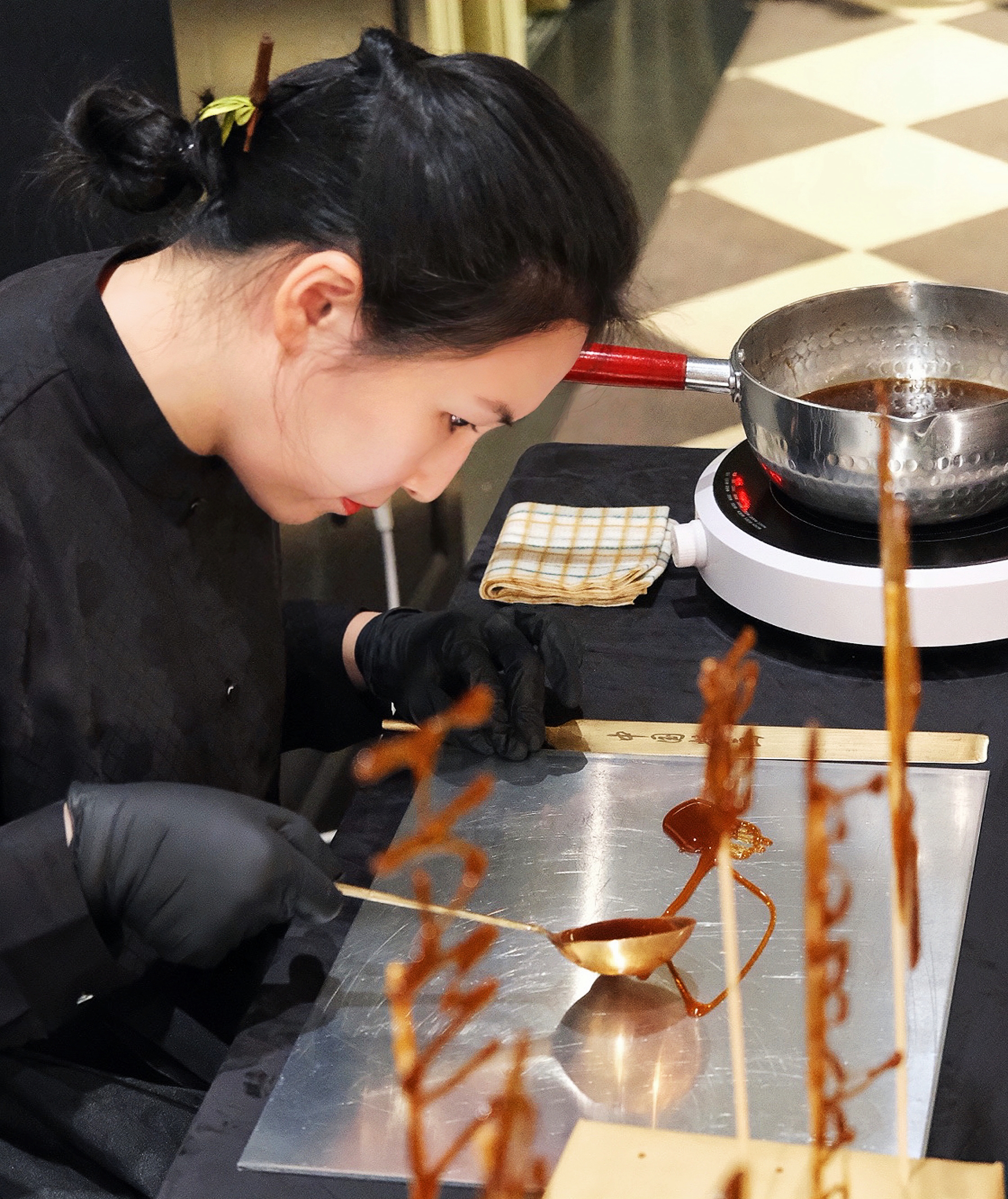 Learn to make sugar painting in Beijing's old alleys - Eatwith