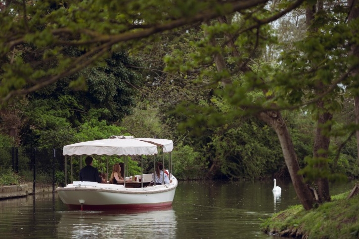 Sightseeing Picnic or Afternoon Tea Cruises Tour in Oxford