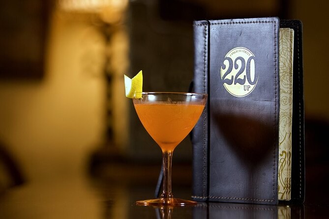 薩凡納國會街上的雞尾酒課程 (Cocktail Class at Congress Street Up in Savannah)
