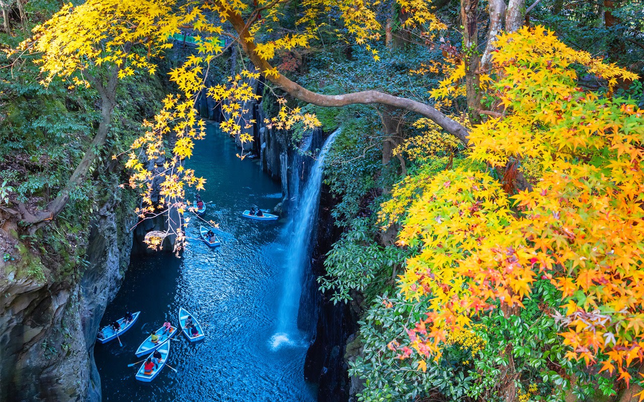 One-day tour of Kyushu Miyazaki Kamishikimi Kumanoza Shrine, Takachiho Gorge, Amano Iwato Shrine, and Ama-no-Yasugawara