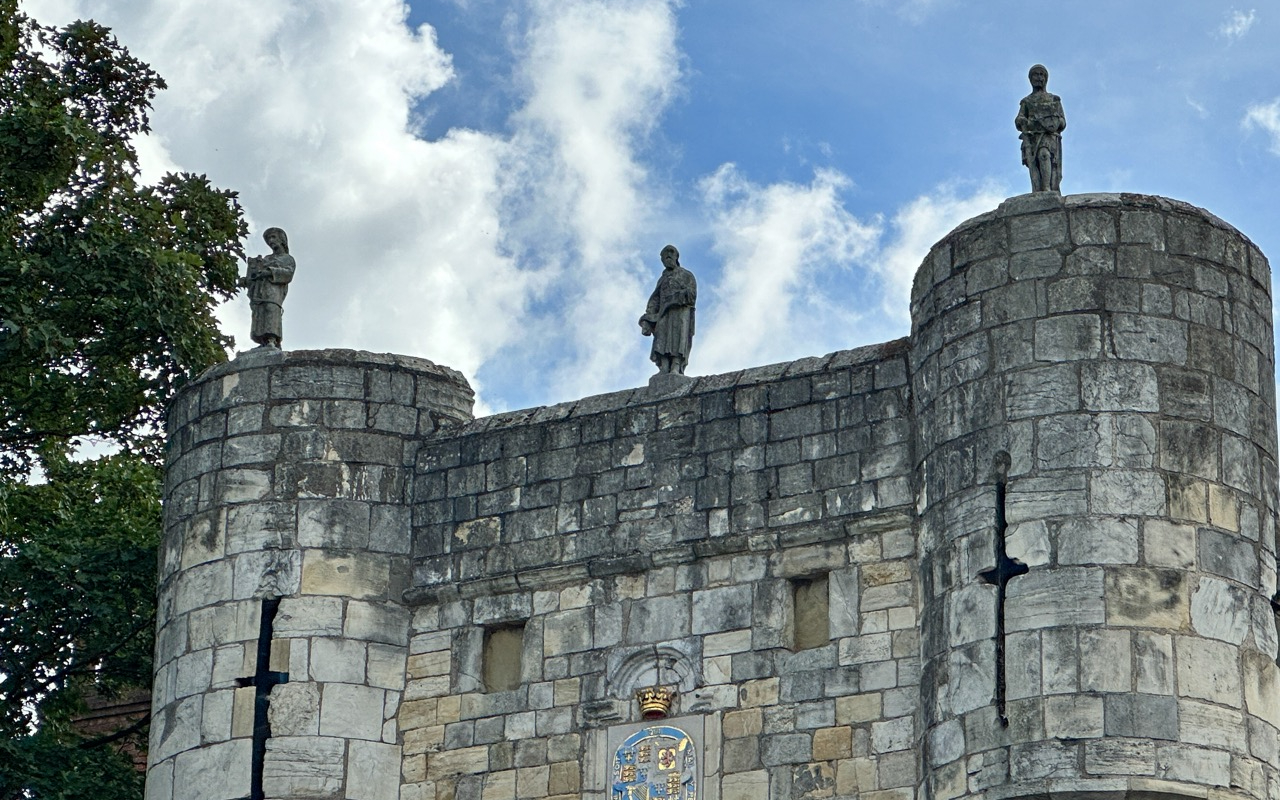 與您的專業導遊一起探索約克蜿蜒小巷的神秘魅力 與您的專業導遊一起探索約克蜿蜒小巷的神秘魅力