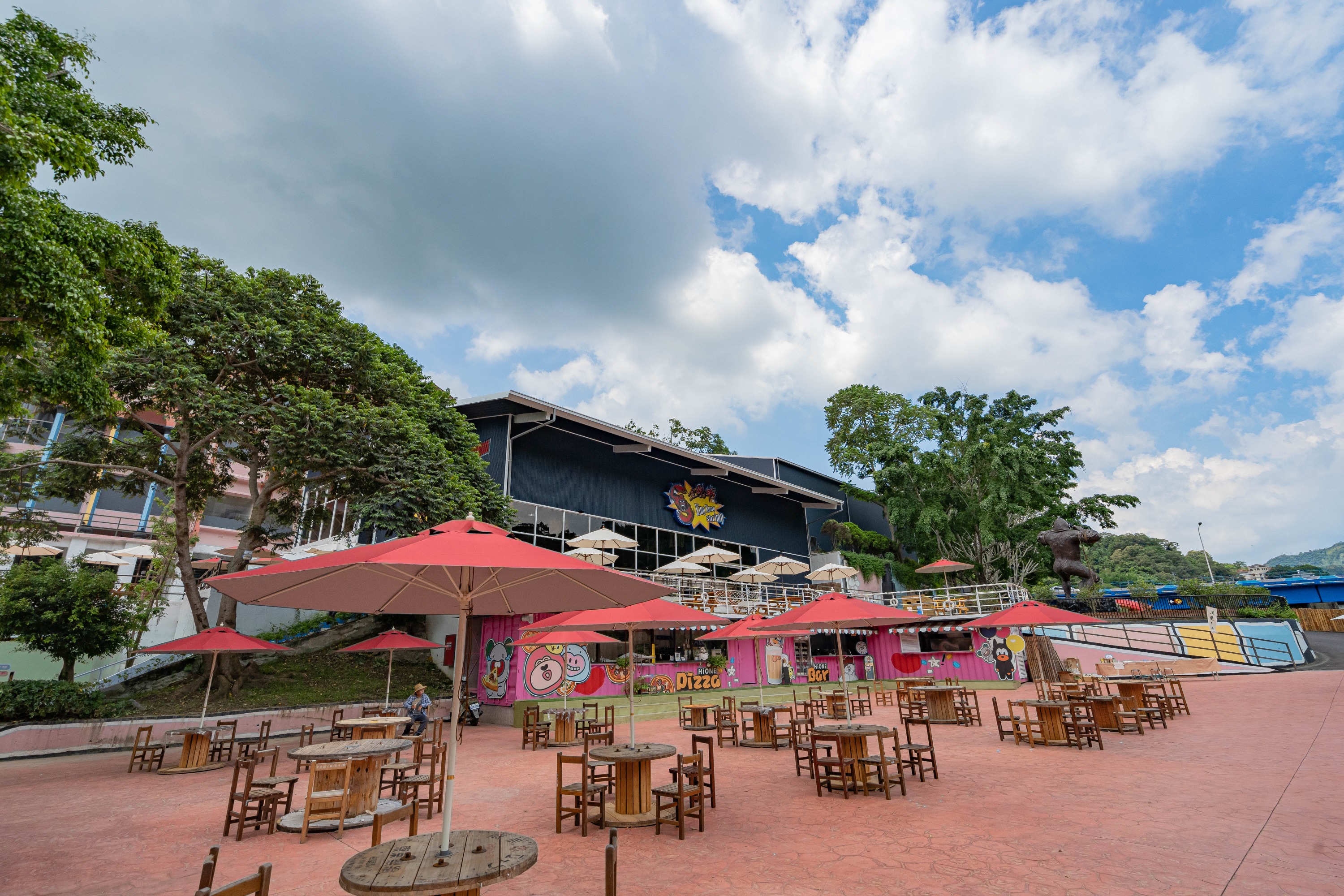 寬敞遼闊的園區，帶著毛孩一起放風玩耍一整天！