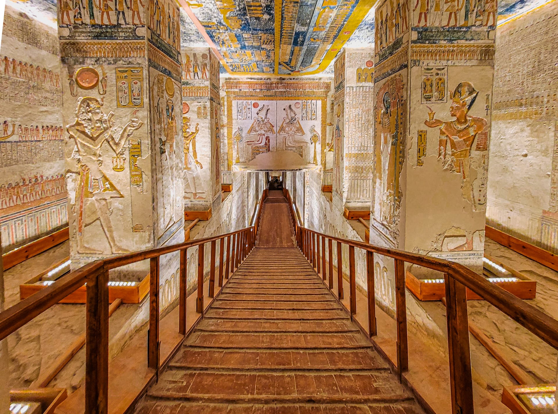 VIP Tour to East and West Bank + Karnak Sound & Light Show