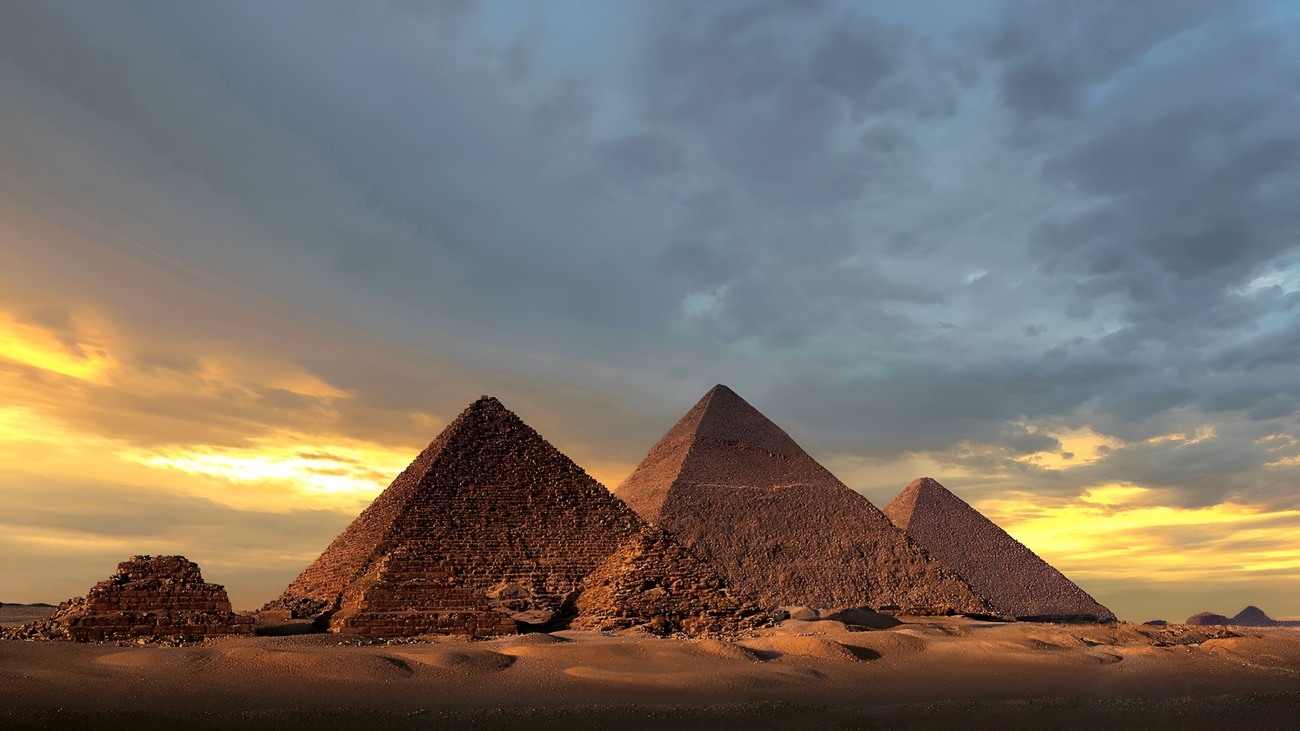 3 Days Tour of Pyramids , Cairo, Alex and Dinner Cruise.