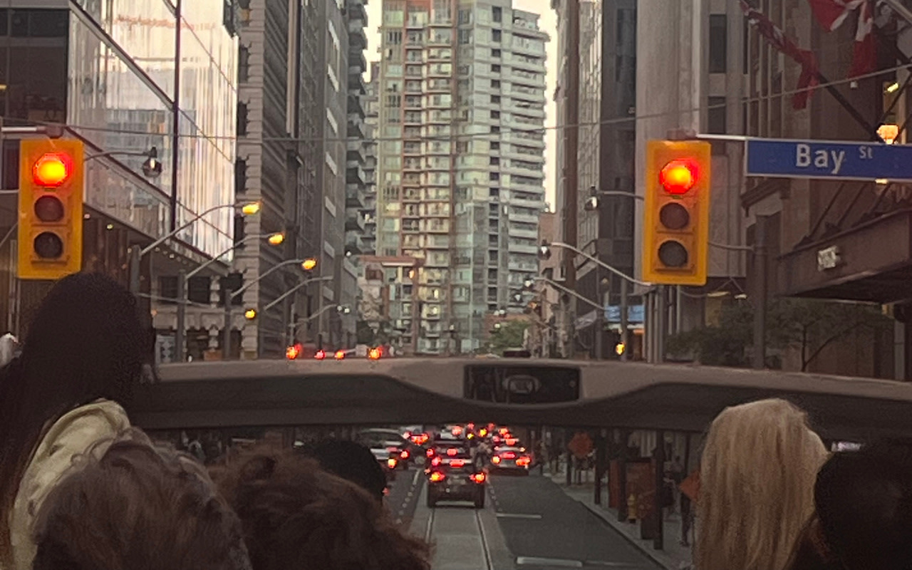 沉浸在多倫多獨特的城市脈動中，體驗這座城市的活力節奏