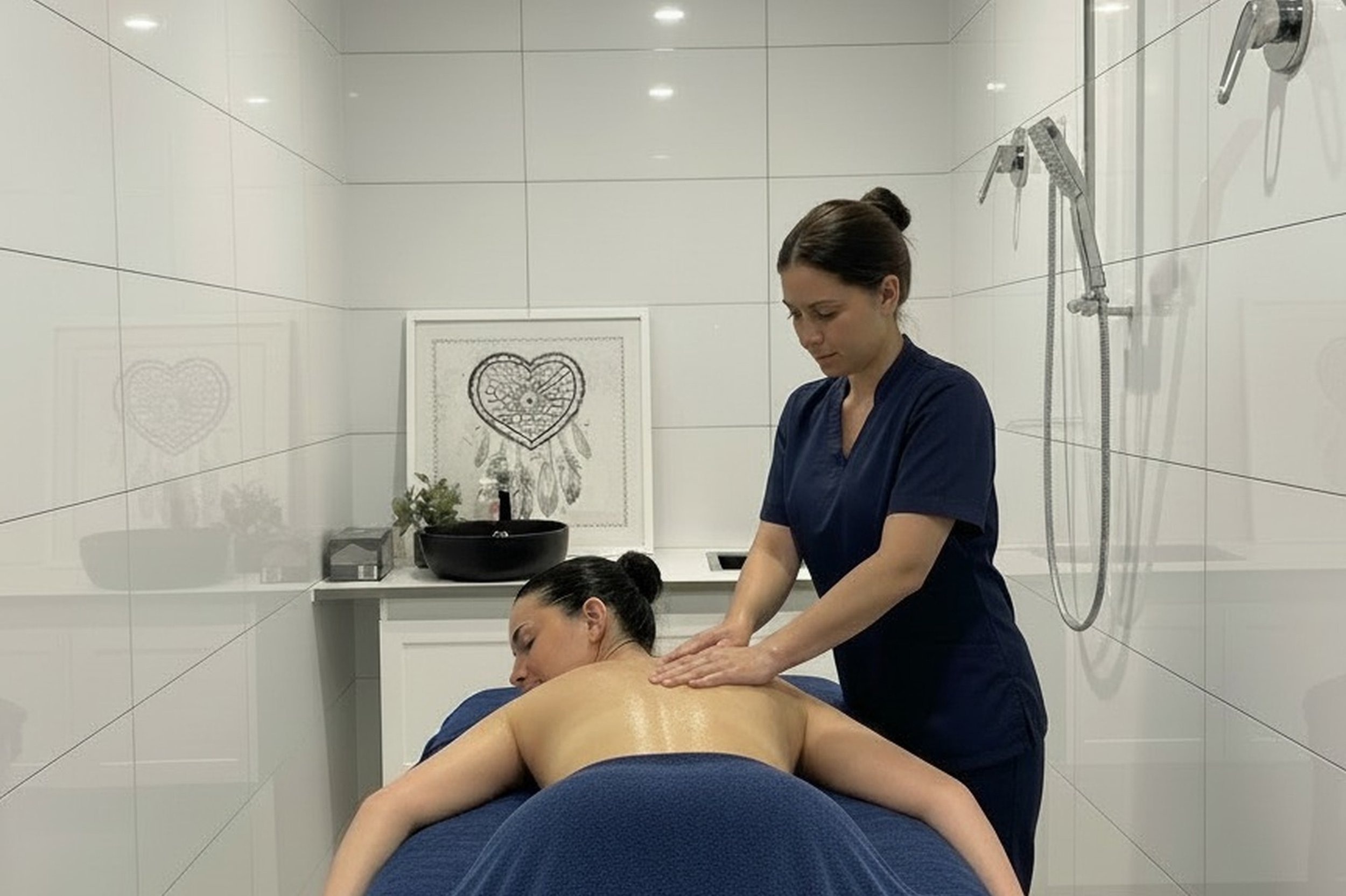 Lomi Lomi Massage & Vichy Shower in Melbourne