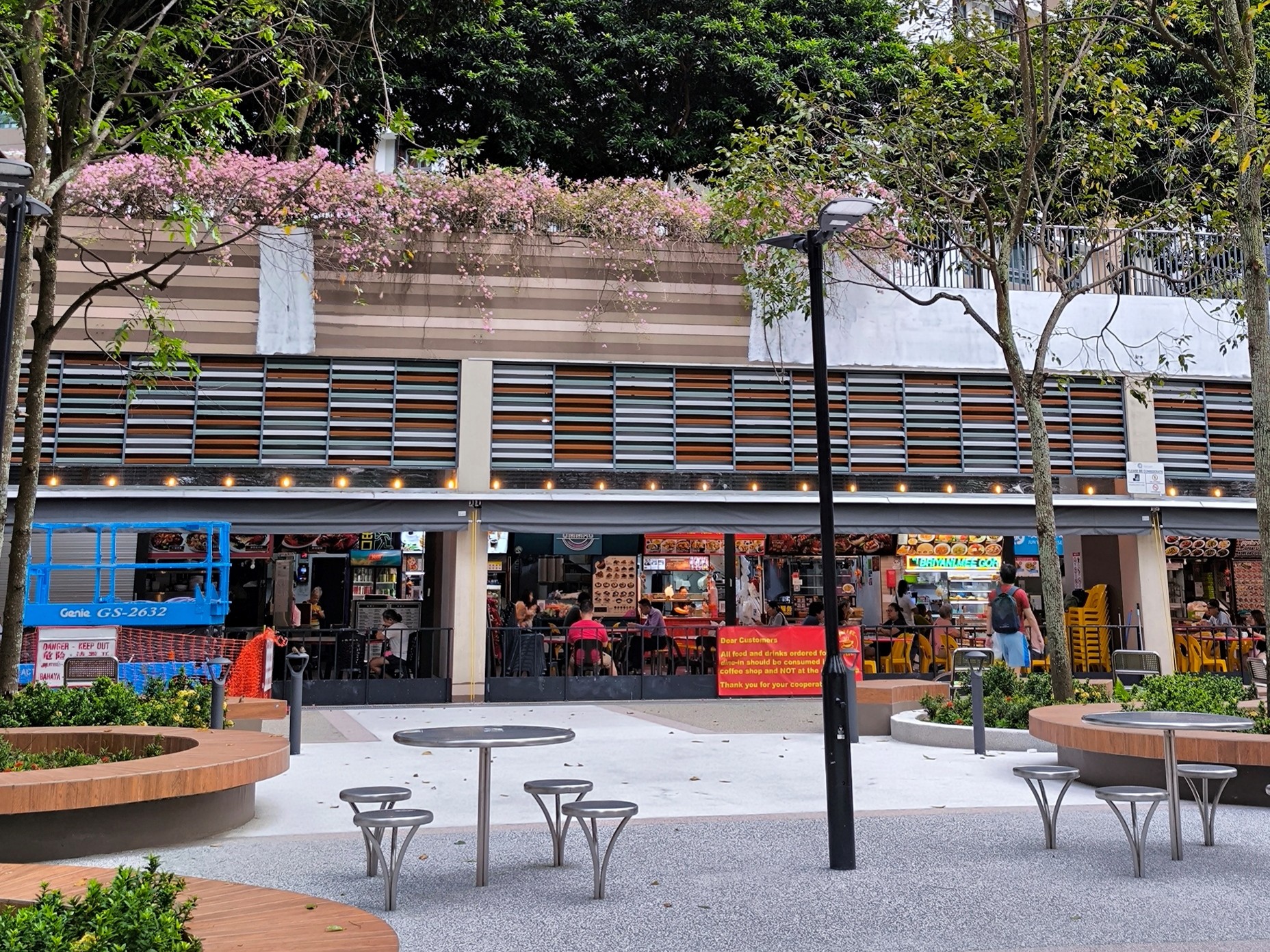 A typical Coffeeshop around an estate