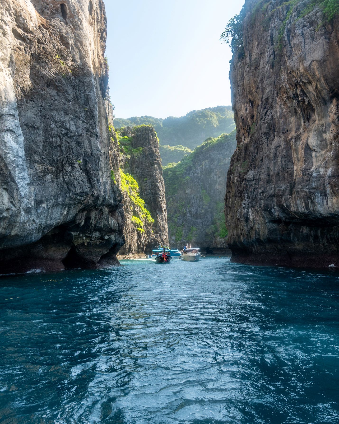 豪華私人快艇包船 – 皮皮島日出之旅