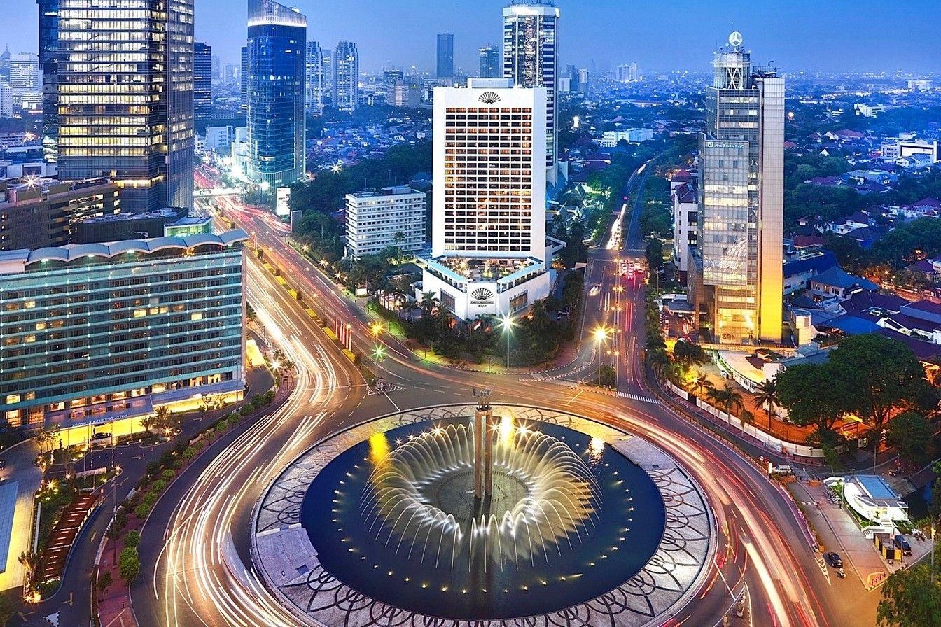 Jakarta Night Tour: Guided Sightseeing and Street Food Experience