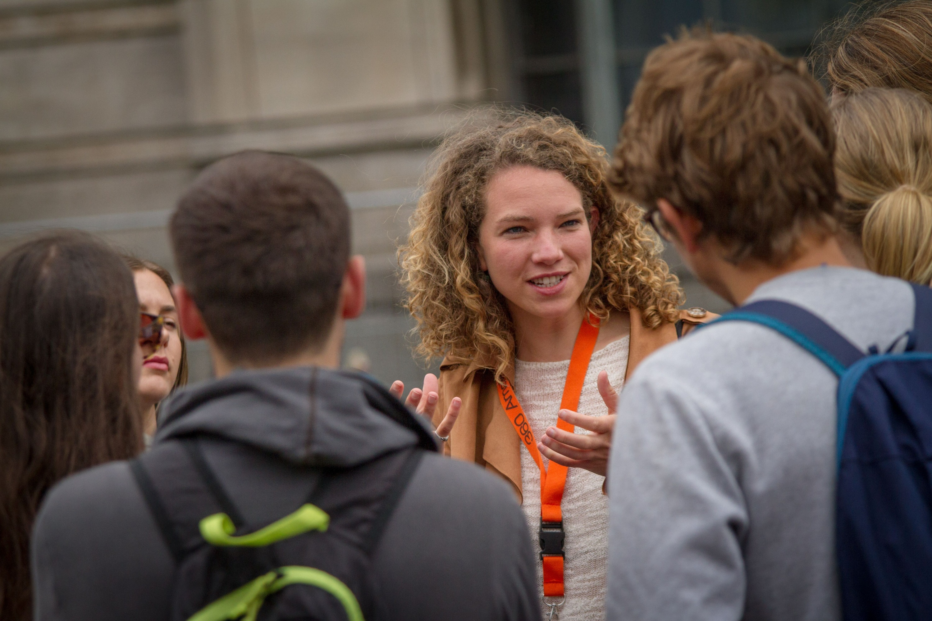 在專業當地導遊的帶領下，探索如詩如畫的運河、橋樑和水閘