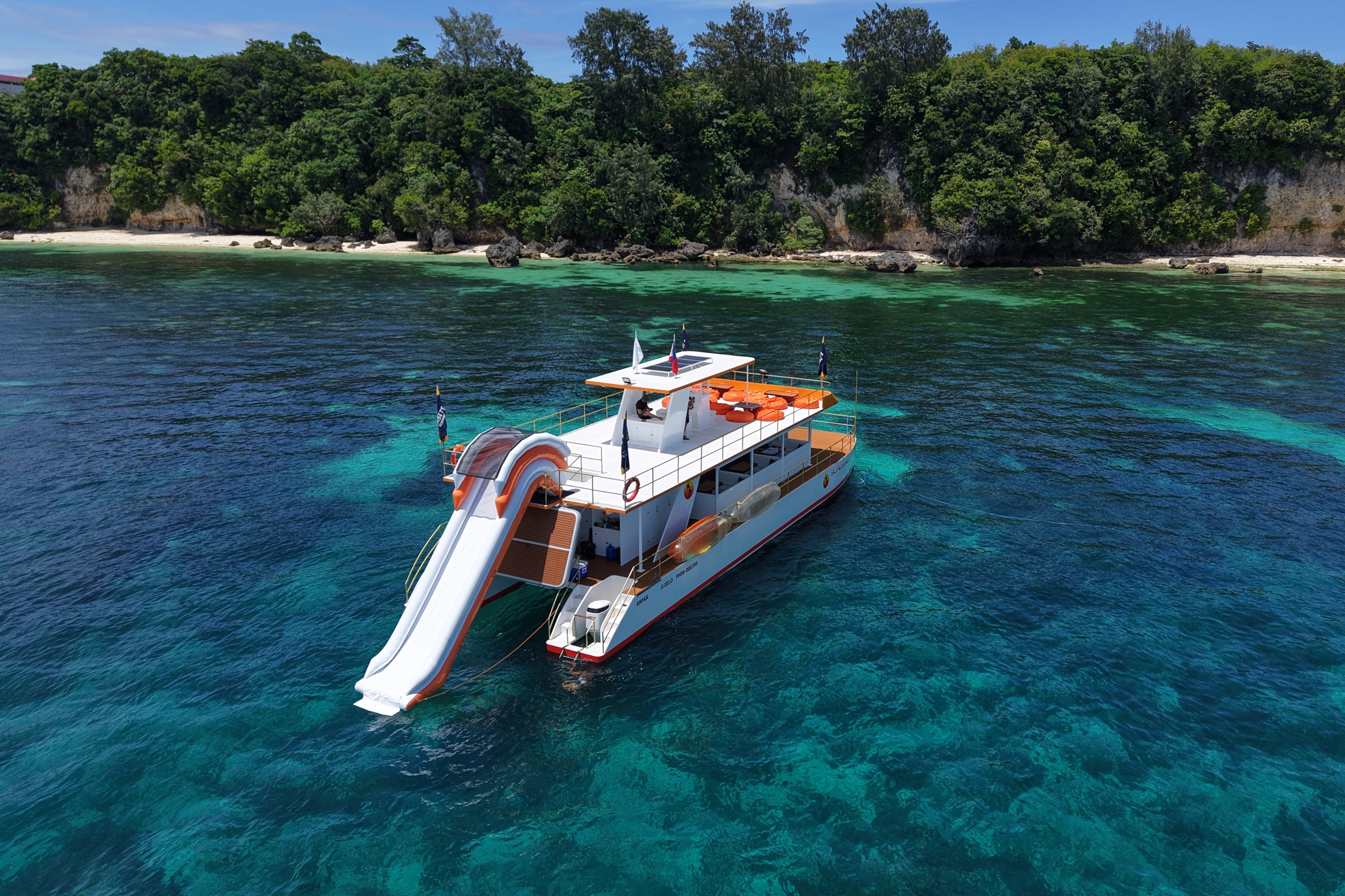 體驗極致快感,從巨型滑水道直接滑入天堂般的夢幻水世界! 體驗極致快感,從巨型滑水道直接滑入天堂般的夢幻水世界!