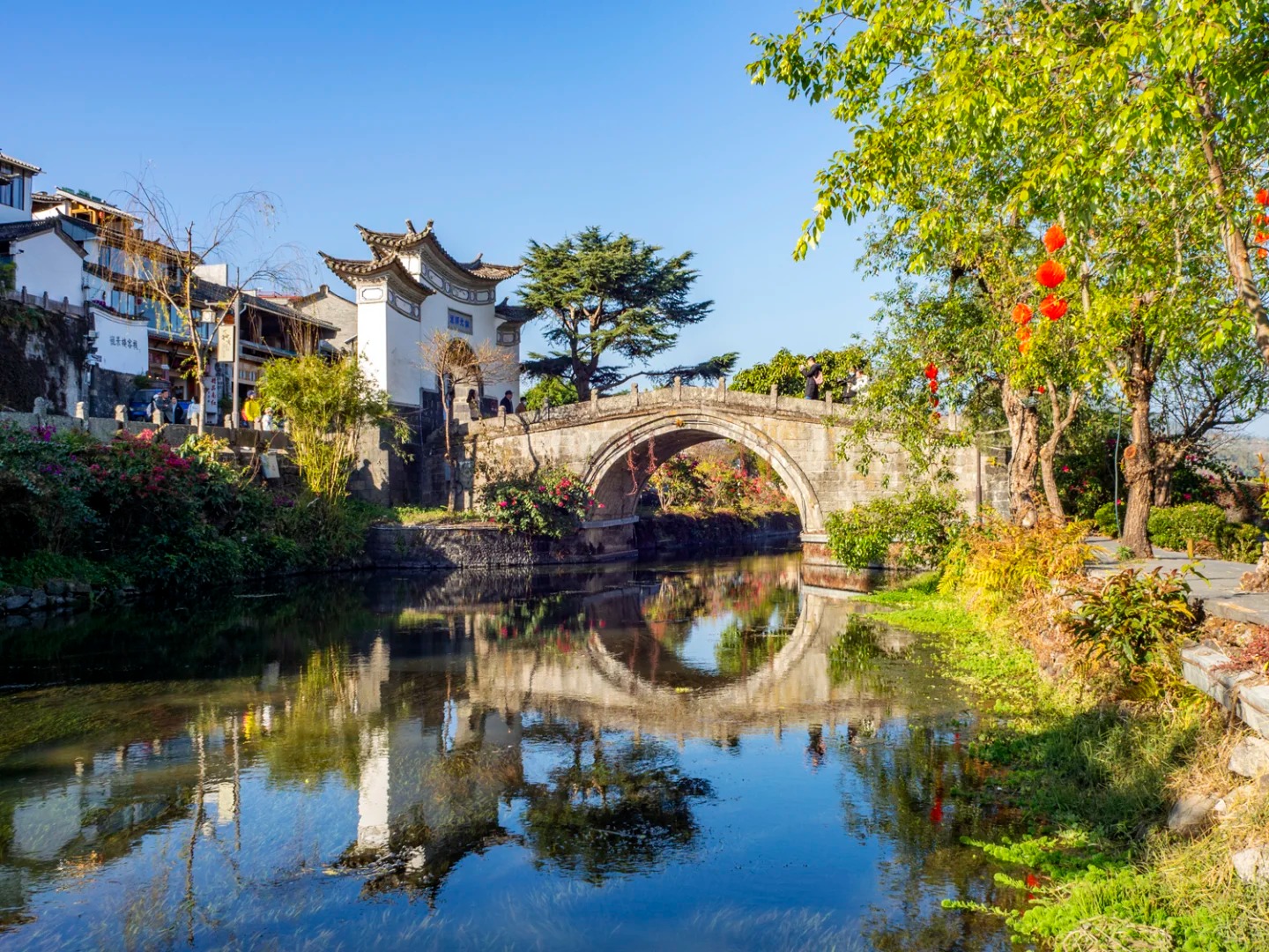 雲南高奢騰衝芒市5日（146平私湯溫泉別墅·石頭紀+無邊泳池·月泊半山/泊度+和順古鎮+熱海景區+北海溼地+金塔、珍奇園）