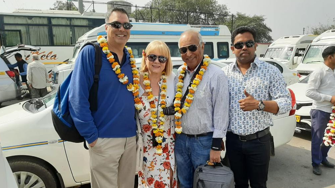 From Delhi: Private Day Trip to Agra by Gatiman Express Train