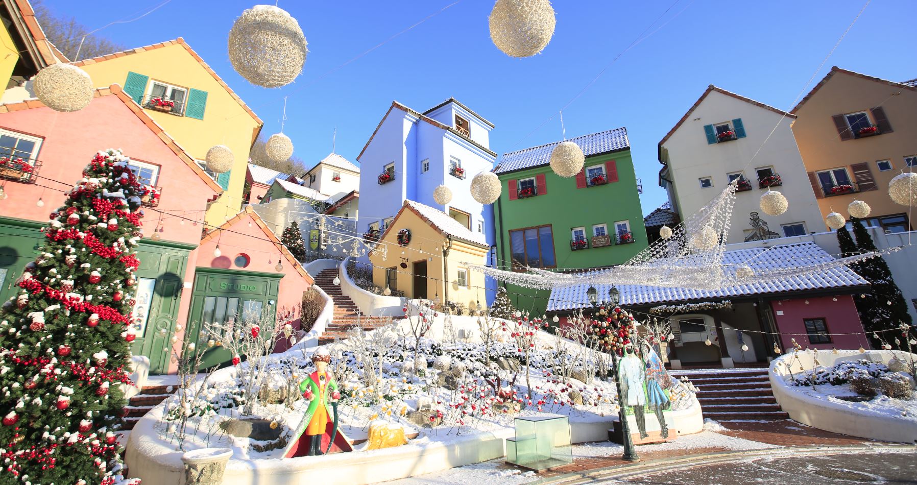 Petite France and the Italian Village combine European charm with cultural attractions, showcasing French and Italian-inspired architecture.