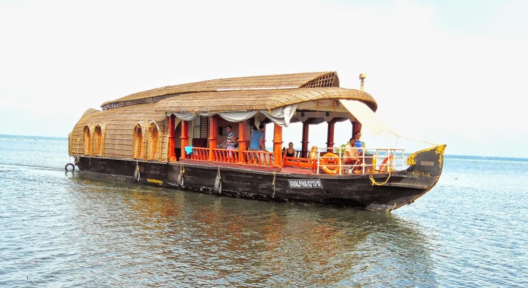Alleppey / Alappuzha Houseboat Day Cruise with Lunch: Cochin