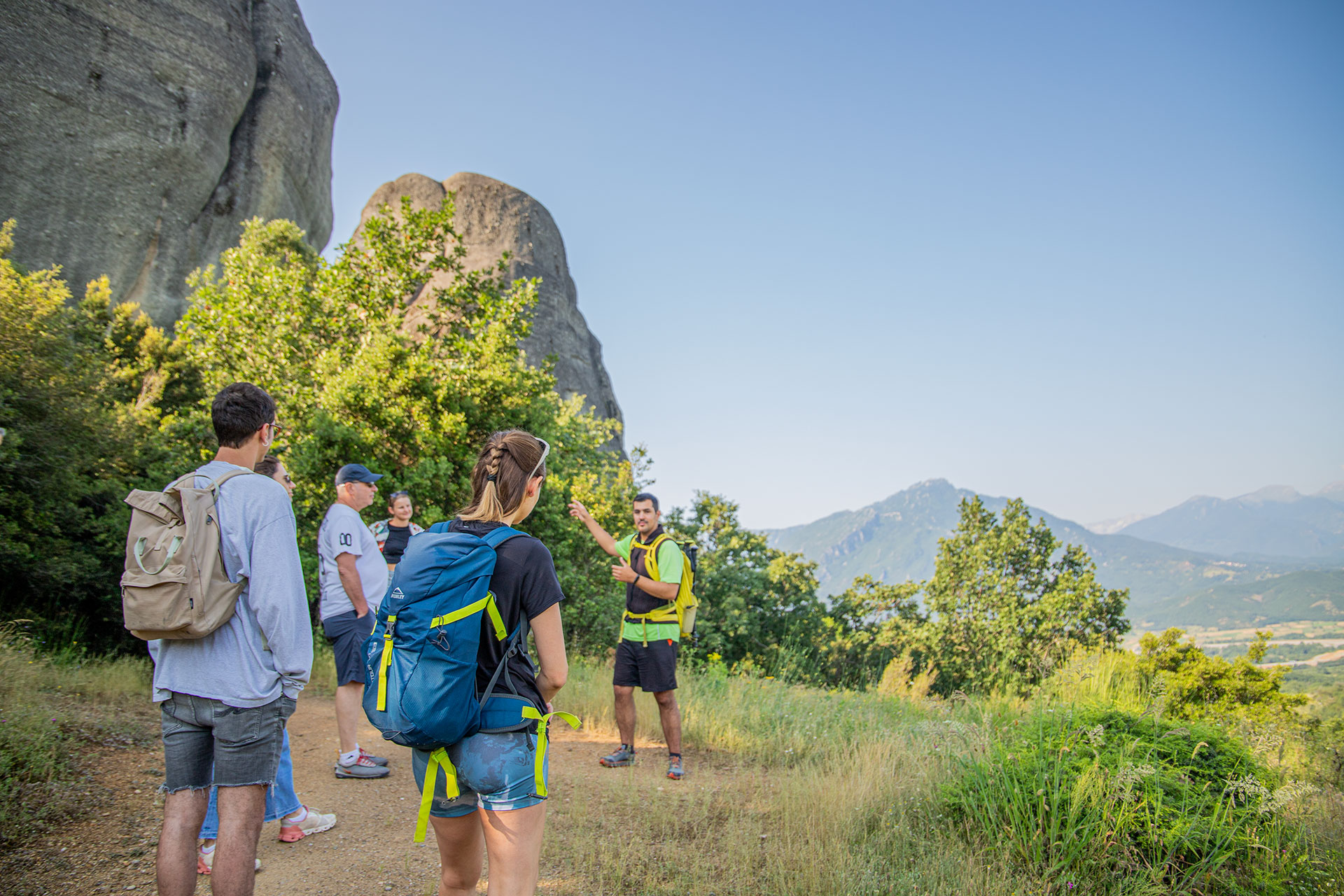 梅特歐拉（Meteora）健行遊，從卡拉巴卡或卡斯特拉奇出發，並參觀修 monastery