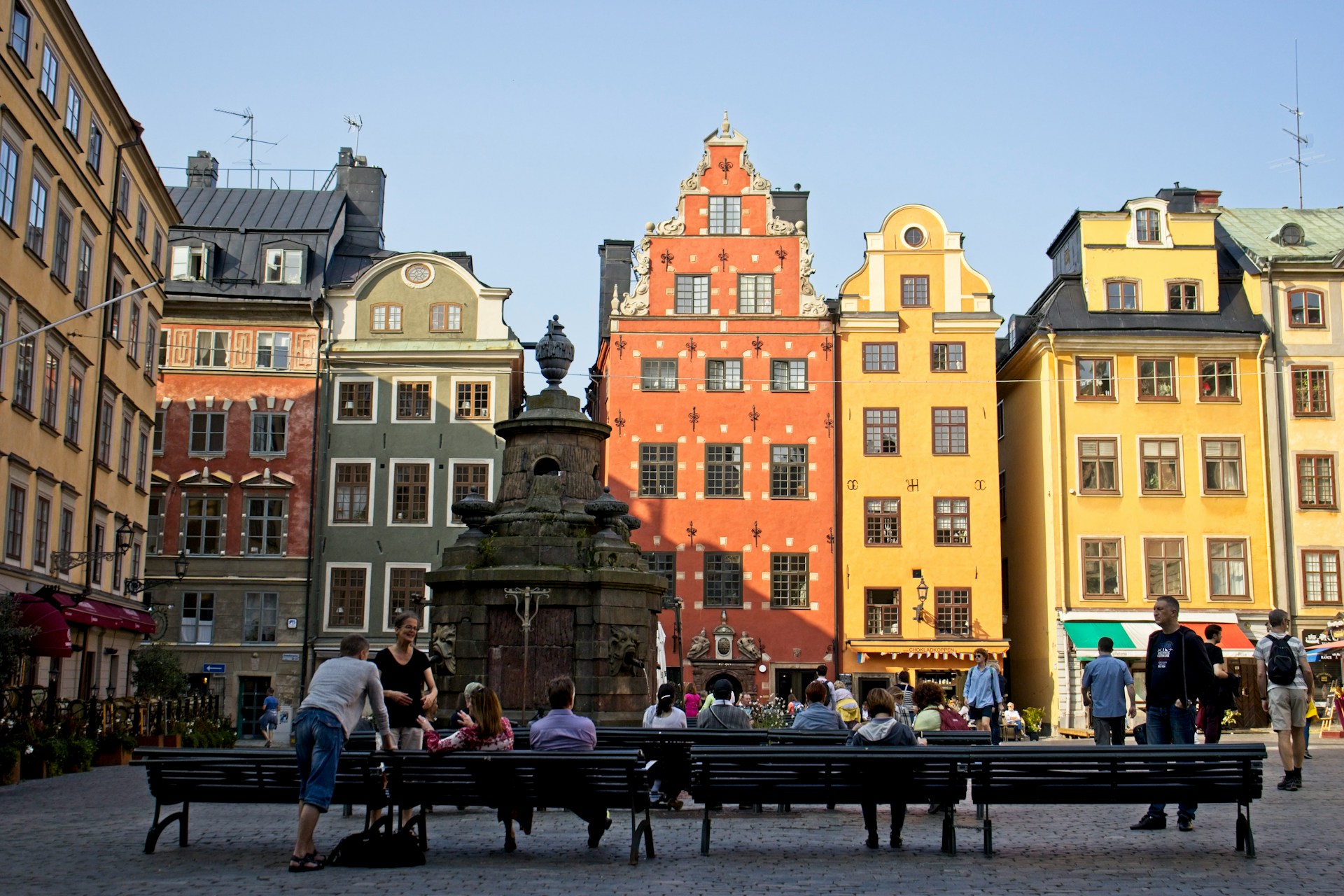 斯托克廣場 (Stortorget) 是斯德哥爾摩最古老的廣場，座落於老城區 (Gamla Stan) 的中心，以其充滿活力的建築、歷史意義而聞名，同時也是 1520 年惡名昭彰的斯德哥爾摩慘案的發生地。