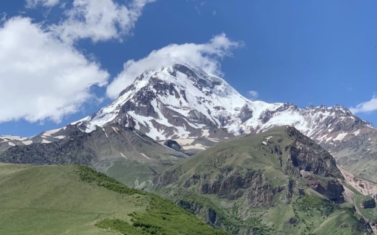 Kazbegi and Ananuri full-day sightseeing tour from Tbilisi