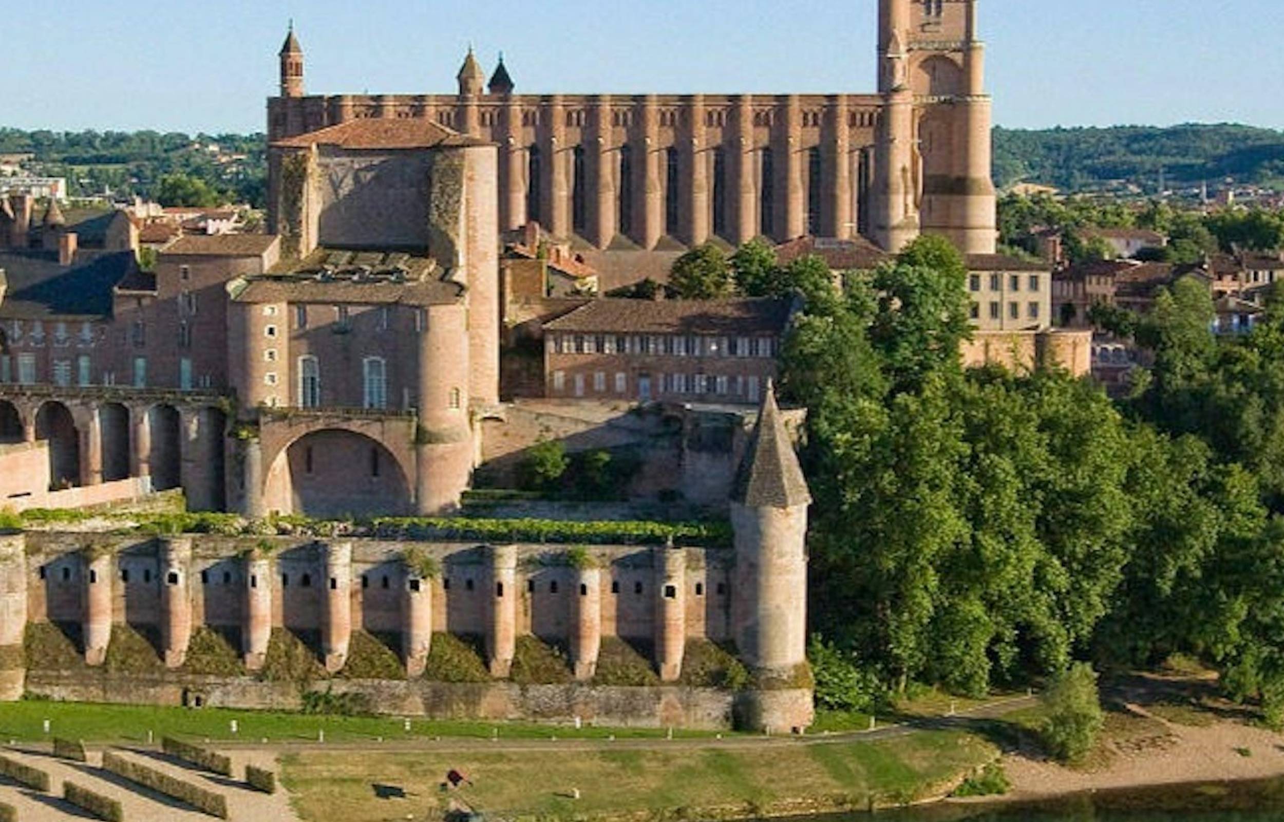 從土魯斯 (Toulouse) 出發的阿爾比 (Albi) 和科德敘西埃爾 (Cordes-sur-Ciel) 巴士之旅